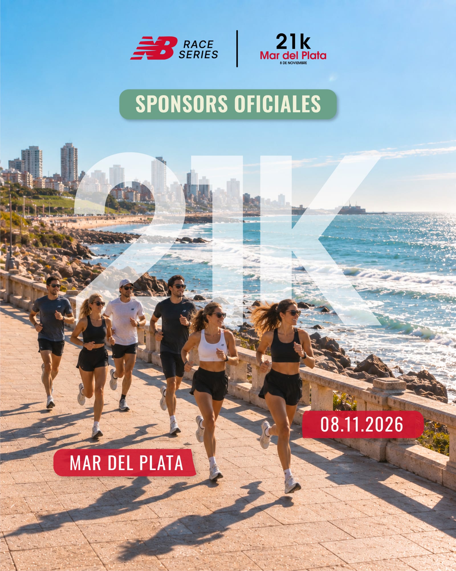 Grupo de corredores en la rambla de Mar del Plata junto al mar. New Balance Race Series, 21k Mar del Plata, sponsors oficiales, 08.11.2026.